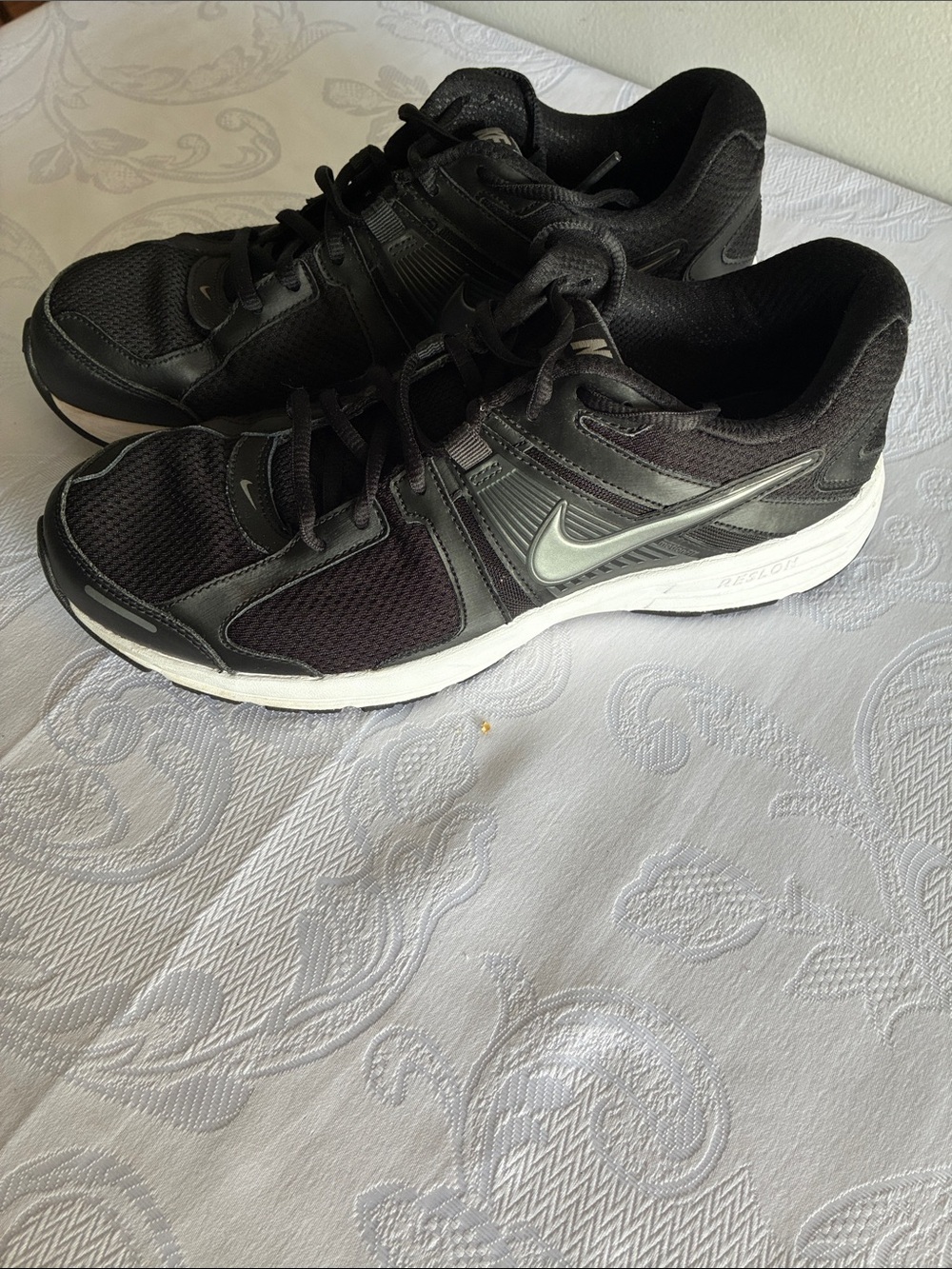 Nike Men’s Black and Silver Cross-Training Sneakers